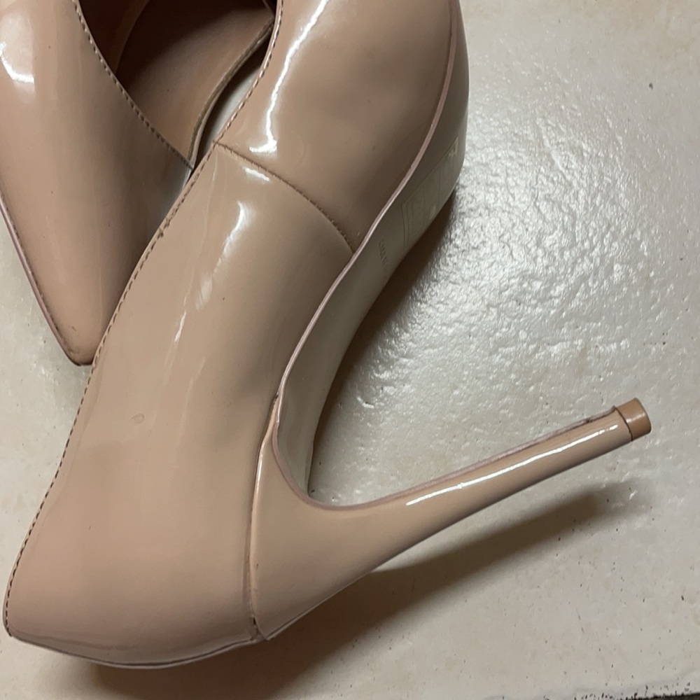 Shoes - Picture 6 of 8
